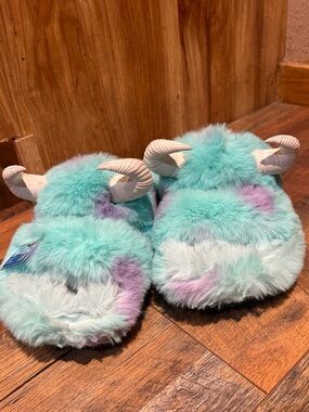 Monsters inc sully faux fur crocs men size 4/women 6